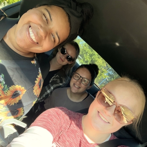 Meet your Posher, Arianna - Picture 3 of 7